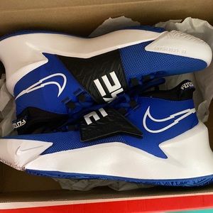 Nike Youth Size 5.5 Future Court 3 Blue